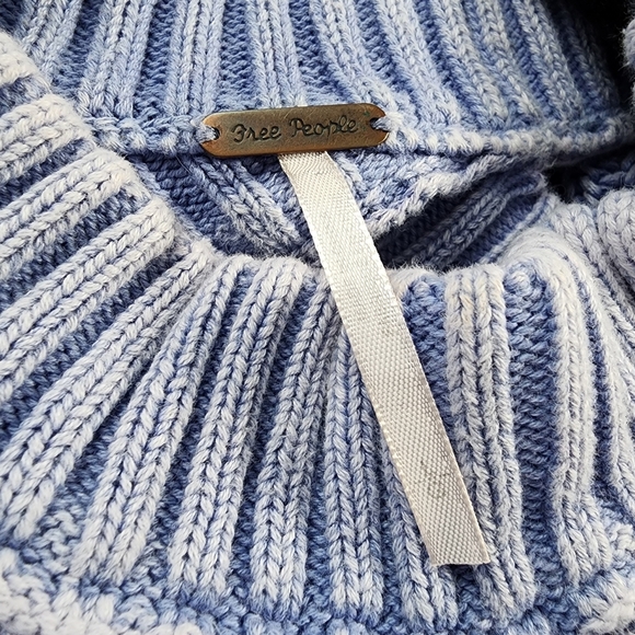 Free People Half Moon Cut out Sweater Blue Size Large - Picture 9 of 9